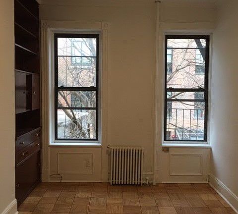 4th image of 122 Bedford Ave APT 2LR