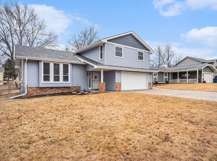 311 Overland Trl, Papillion, NE 68046