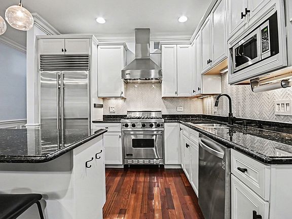 4th image of 2222 W Belmont Ave Unit 202