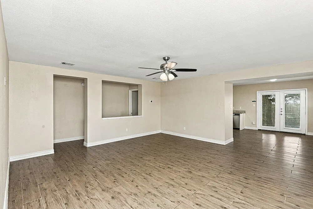 3 bed, 2.0 bath, 1628 sqft, $1,800 — Photo 3