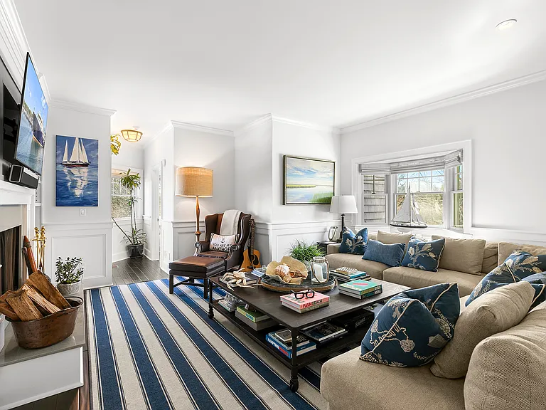 Meadow Ln — Photo 15