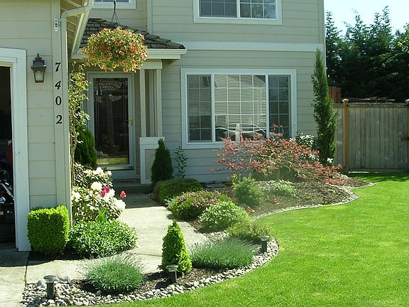 Meticilous landscaping front/back