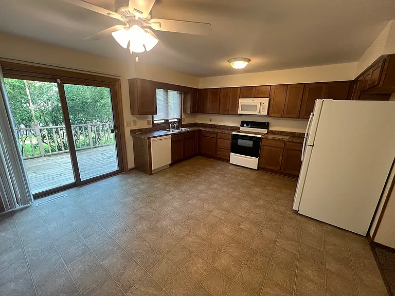 7313 Farmington Way — Photo 3