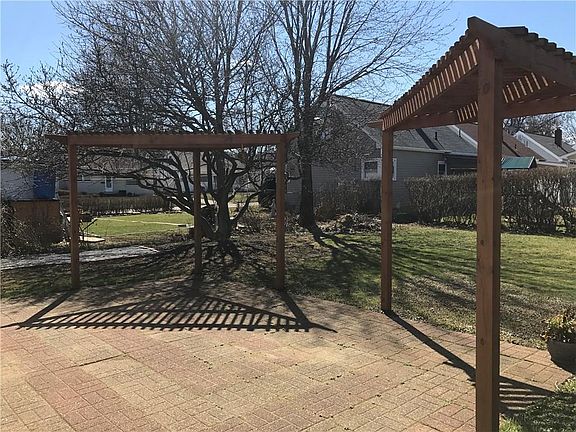 3rd image of 3520 Garden Ave