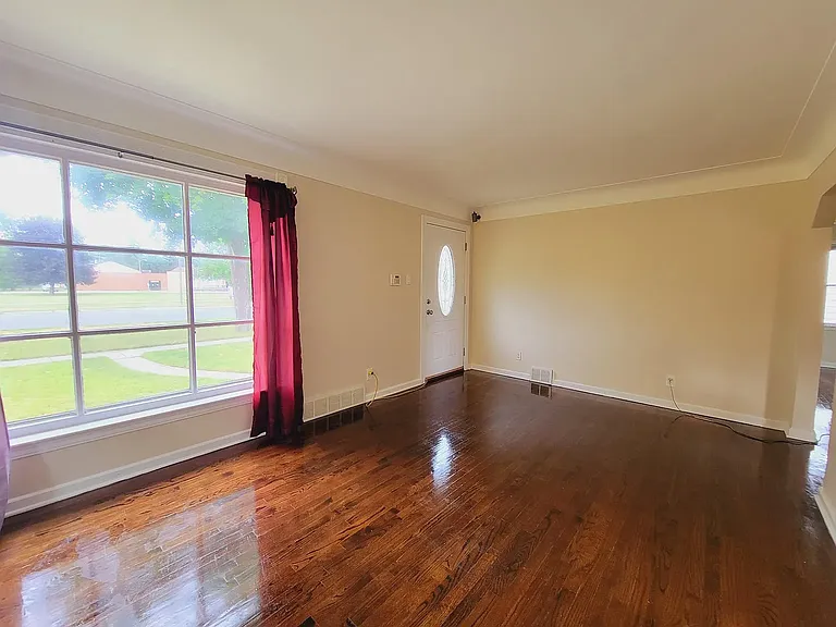 26265 W Six Mile Rd — Photo 20