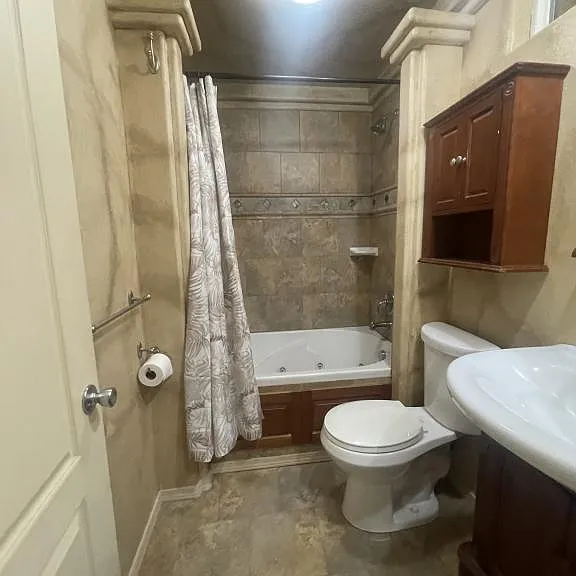 2145 Lombard St — Photo 9
