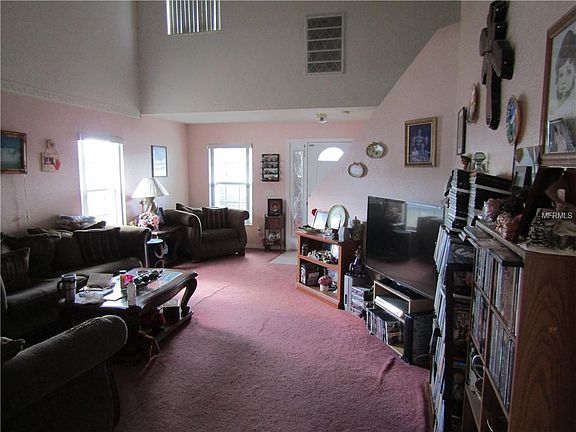 4th image of 6076 Mission Dr