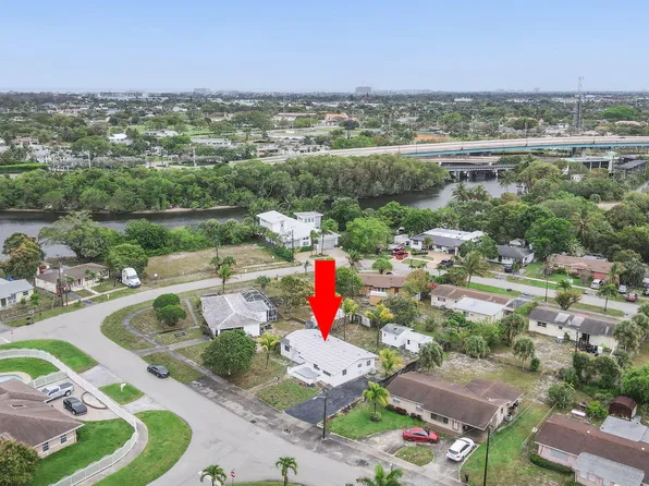 210 NE 6th St, Deerfield Beach, FL 33441