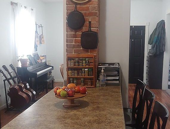 4th image of 1550 Barbour Ave