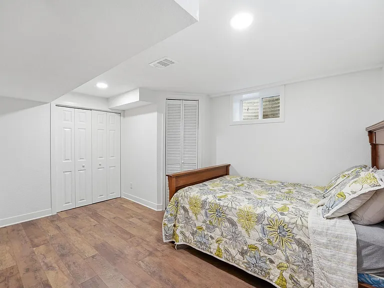 2923 W 50th St — Photo 23