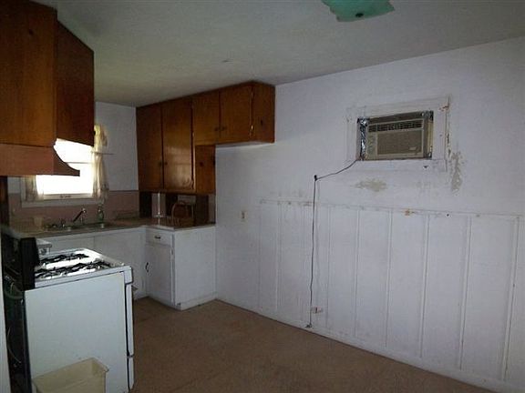 4th image of 313 Pebble Dr