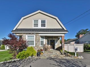 15 Central Ave, Amityville, NY 11701