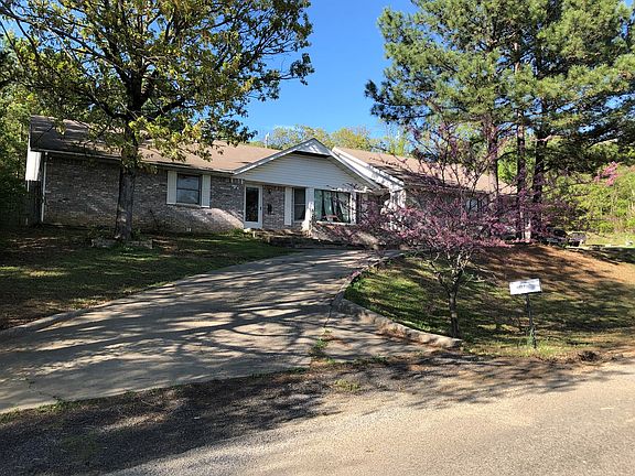 2nd image of 109 E Caddo Ave