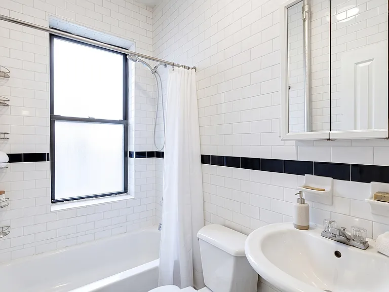 429 Lenox Ave #26 — Photo 6