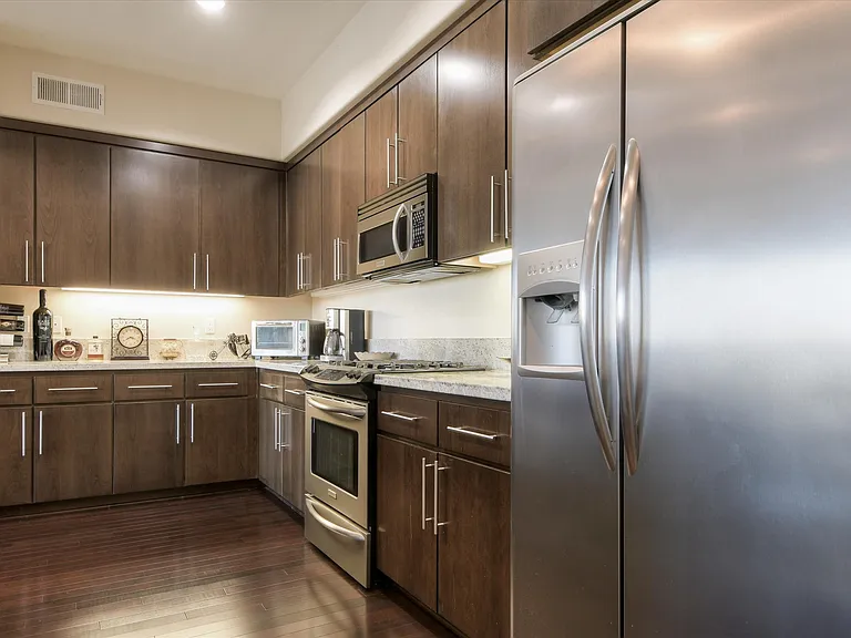 4820 Bellflower Ave #403 — Photo 7