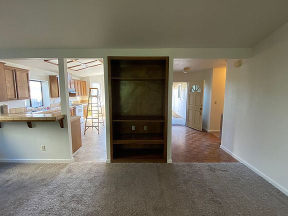 4th image of 110 Castlemont Dr