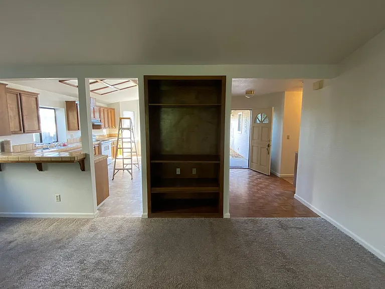 110 Castlemont Dr — Photo 4