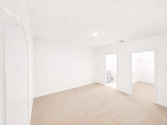 3rd image of 412 Burnham Cir