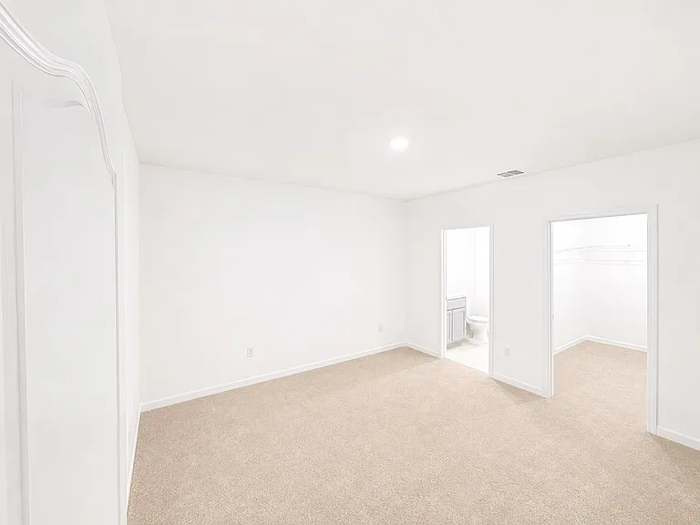 412 Burnham Cir — Photo 3