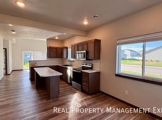 5501 S Huntwood Ave, Sioux Falls, SD 57108