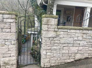 4 Douglas St, Eureka Springs, AR 72632