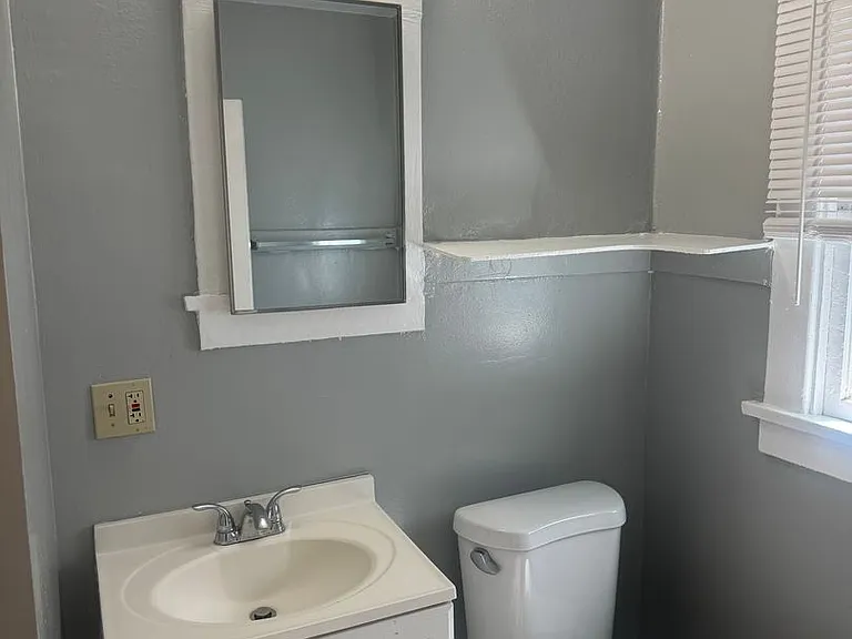 142 W Valencia Dr — Photo 21