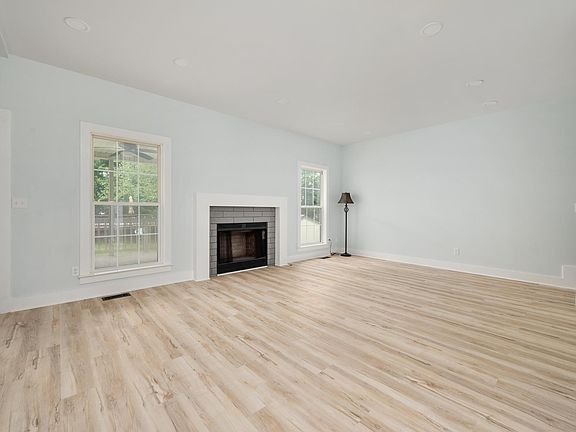 2nd image of 502 Briarwood Ln