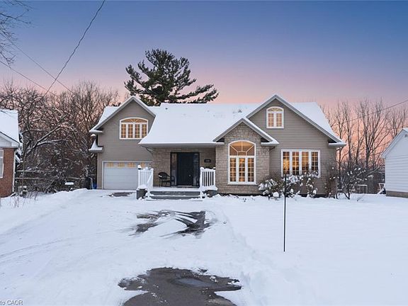 3rd image of 739 Montgomery Dr