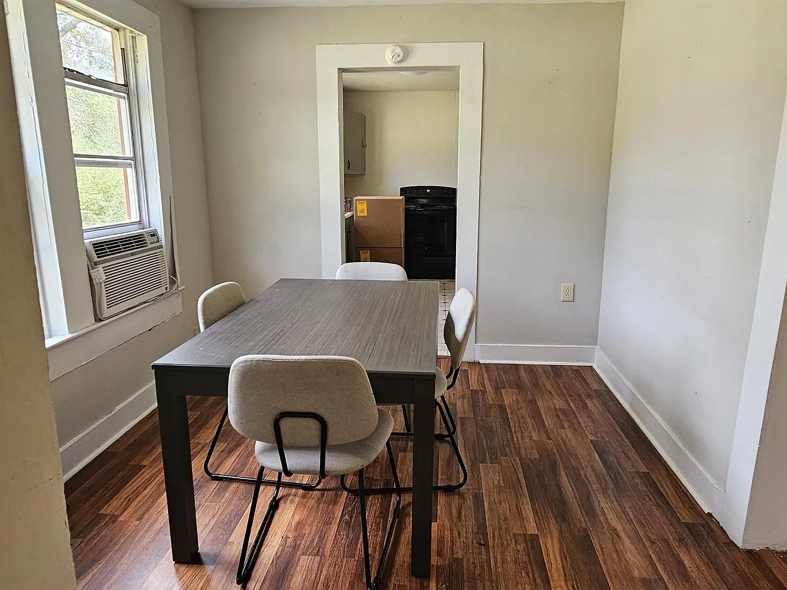 2 bed, 1.0 bath, $1,200 — Photo 4
