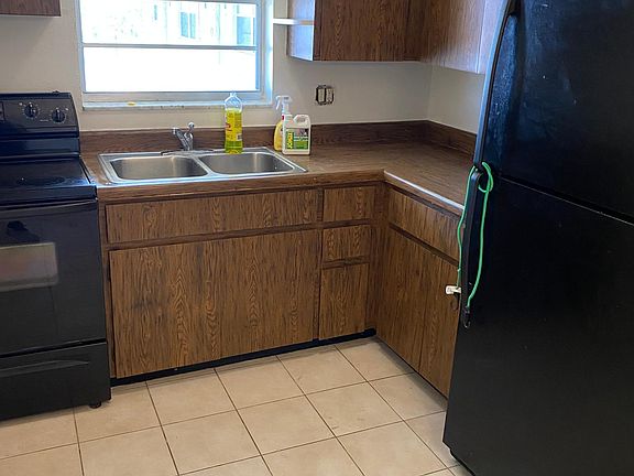 5th image of 301 W Ocean Ave APT 22