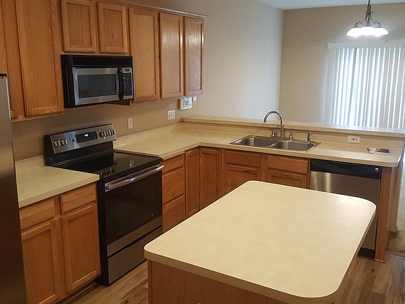 5th image of 11102 Aberdeen St NE Unit J