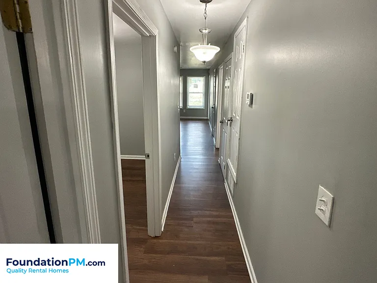 1663 Humber St — Photo 10