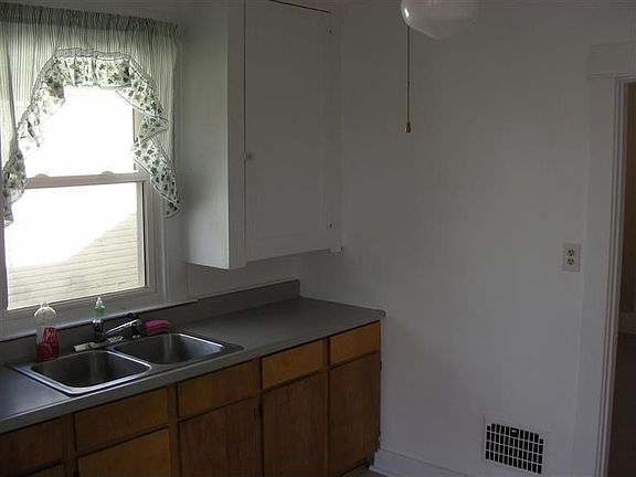 5th image of 211 Klee Ave