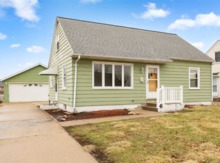 1511 10th St NW, Cedar Rapids, IA 52405