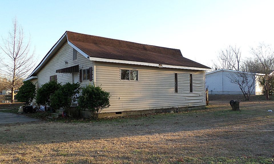 2nd image of 180 Red Oak Dr