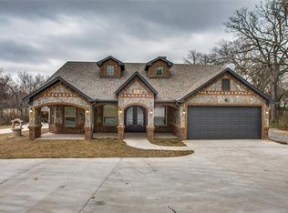 161 Avondale Ave, Azle, TX 76020