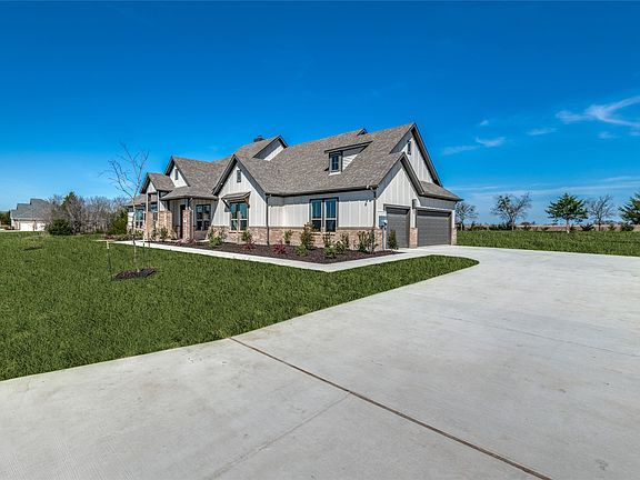 2nd image of 815 Evergreen Way