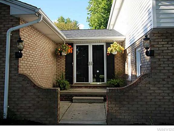 3rd image of 395 Brentwood Dr