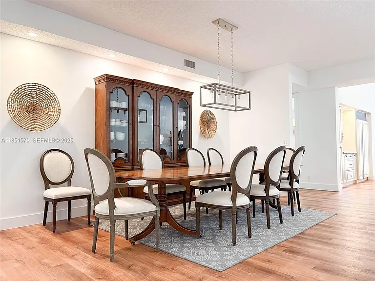 2530 Windsor Way Ct — Photo 5