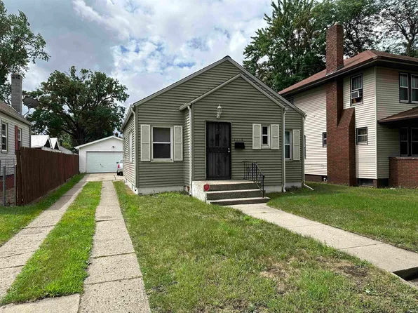 2718 Prast Blvd, South Bend, IN 46628