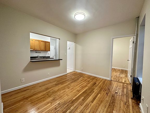 3rd image of 331 W 35th St APT 4R