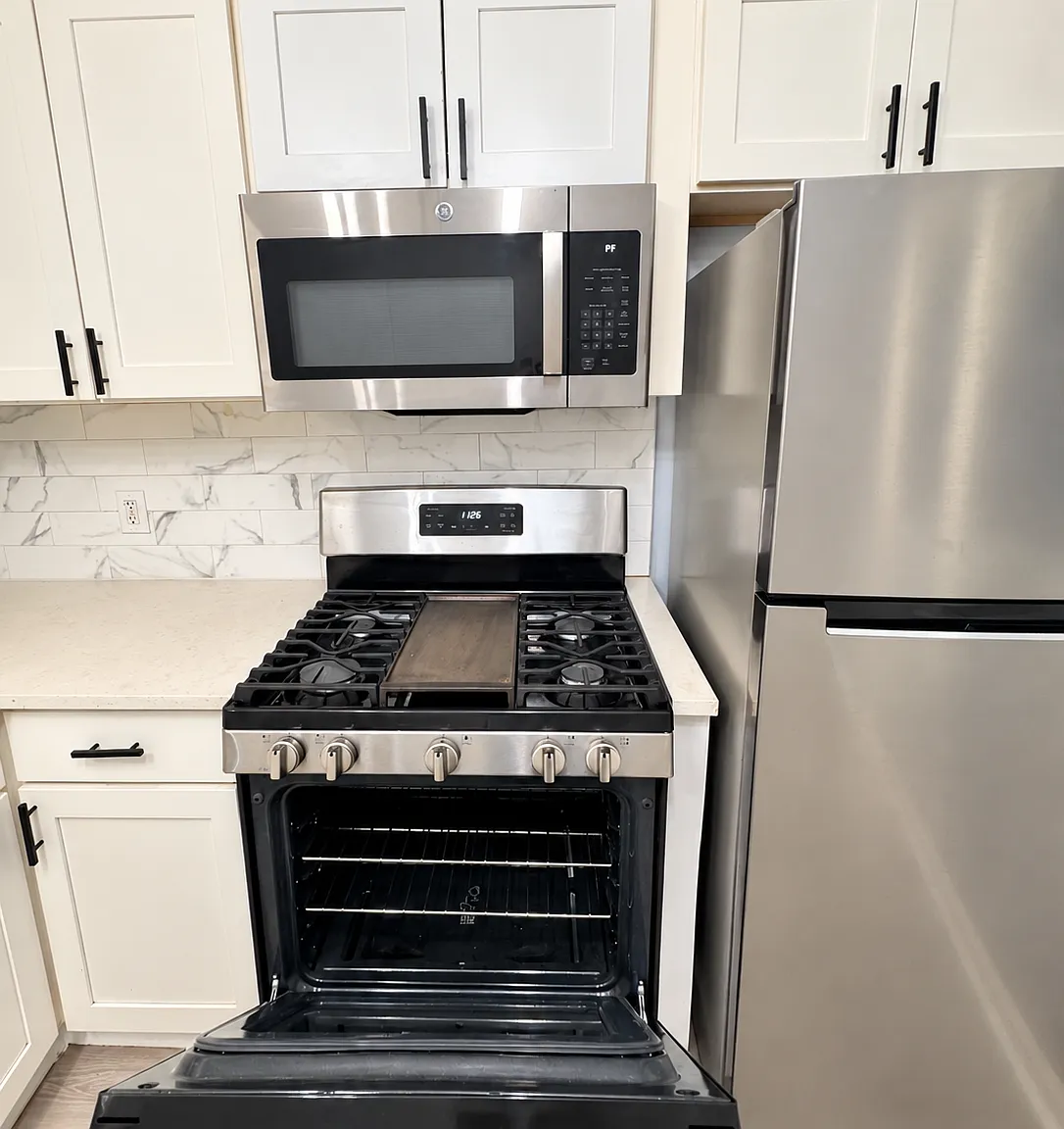 3 bed, $2,300 — Photo 4