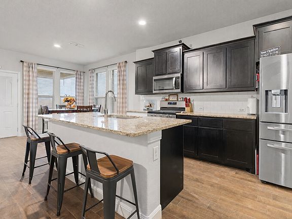 2nd image of 1406 Pleasanton Rd