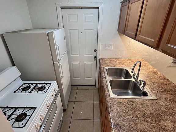3rd image of 1634-1662 N Beverly Ave #Be1638