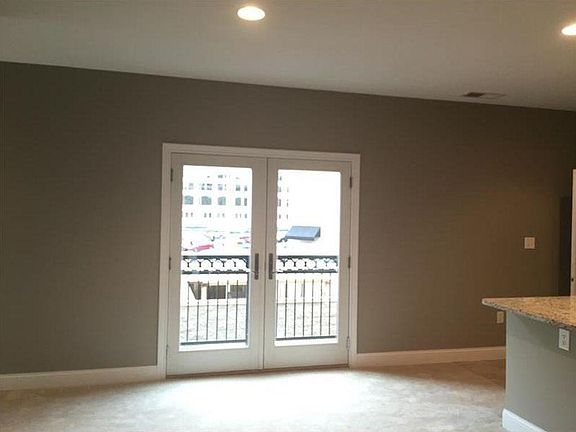 4th image of 42 Virginia Ave #B