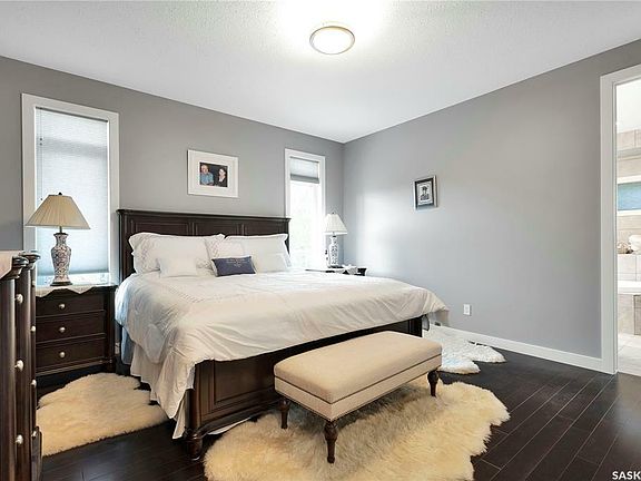 3rd image of 35 Hanley Cres #158