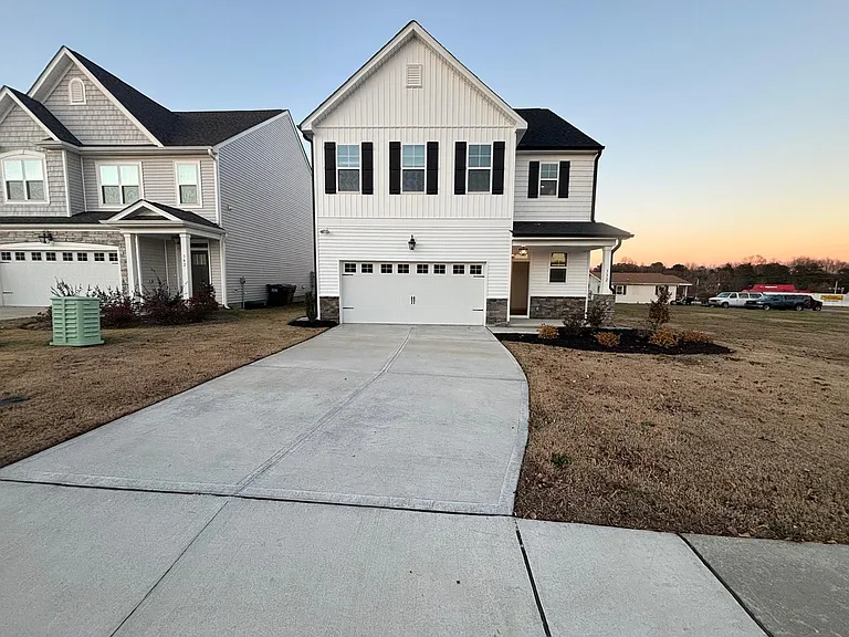 332 Everette Ave — Photo 2