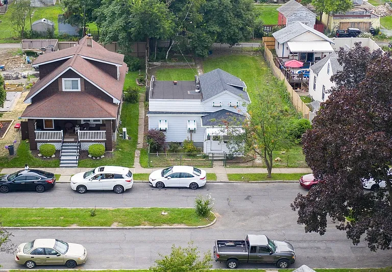 874 6th Ave — Photo 25