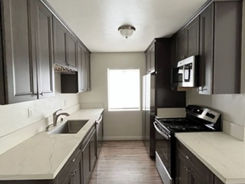 1st image of 1252 Parker Pl #1252