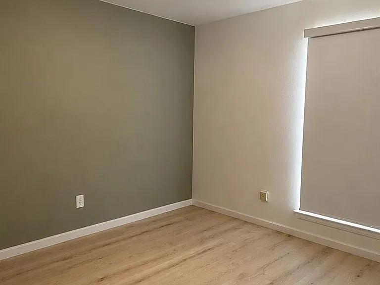 9511 Bollingbrook Dr — Photo 11